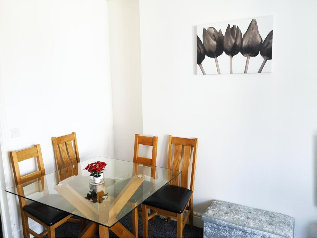 Derwent Street Apartment 2 - Self Contained - 2 Bed Self Catering Apartment Веркінґтон Екстер'єр фото